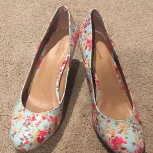 Flower pattern short heels